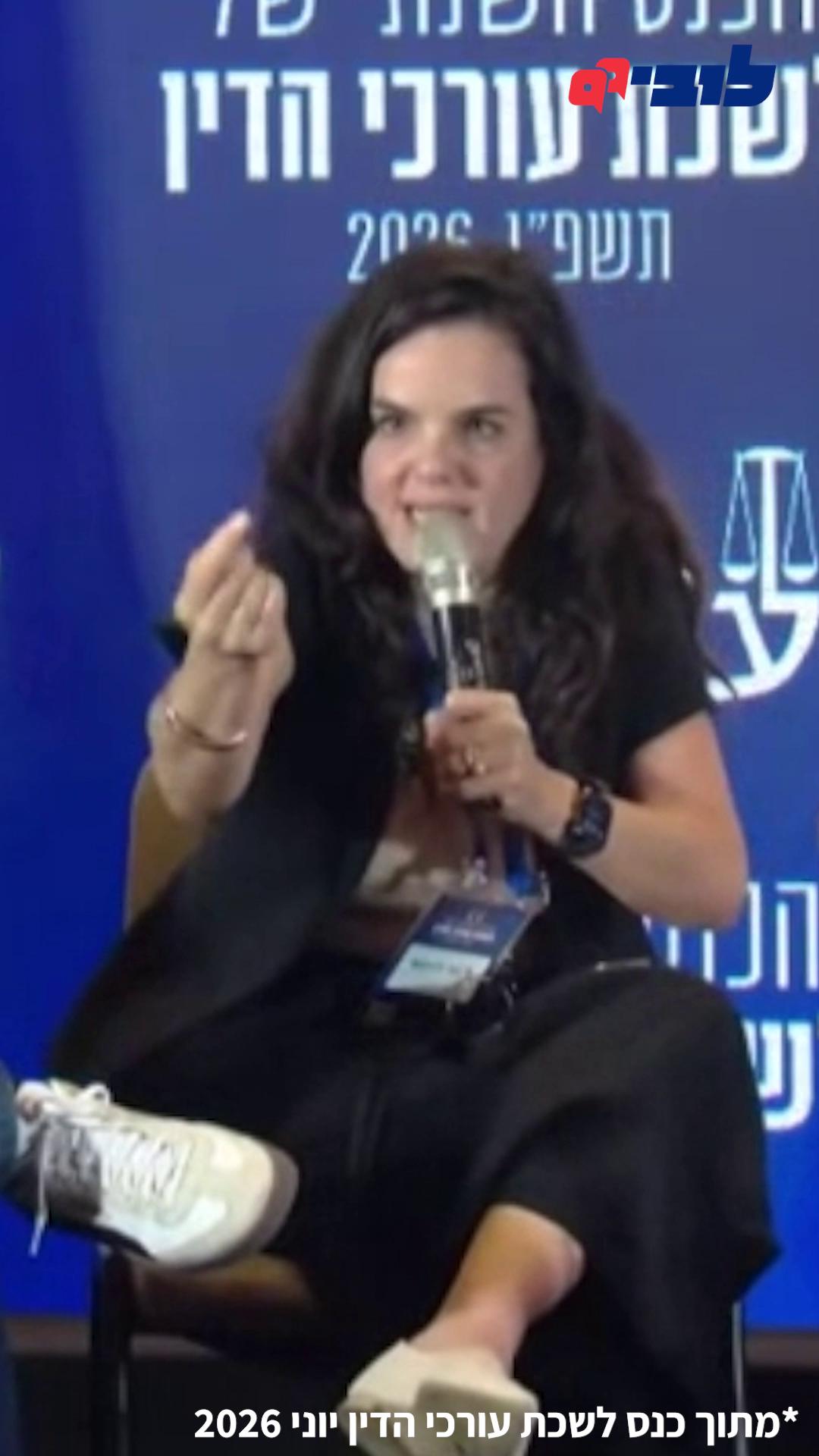 בשבועות האחרונים הדולר נחלש משמעותית - מה שאמור להקל על היבואנים ולהתבטא בירידת מחירים, אבל בסופר קשה למצוא לזה זכר. כשמחירים יודעים לעלות מהר יותר משהם יודעים לרדת, כדאי לשאול אם הבעיה היא באמת בעלויות, או במבנה השוק הריכוזי שמאפשר לתאגידים להרוויח תמיד על חשבוננו. גם הפעם, מנכ״לית הלובי, לעו״ד לינור דויטש - Linor Deutsch לא מתנצלת גם מול הגורמים החזקים במשק, ומסבירה בכנס לשכת עורכי הדין מה הבעיה האמיתית 👈 לצפייה בפאנל המלא היכנסו לקישור המצורף בתגובות 👇