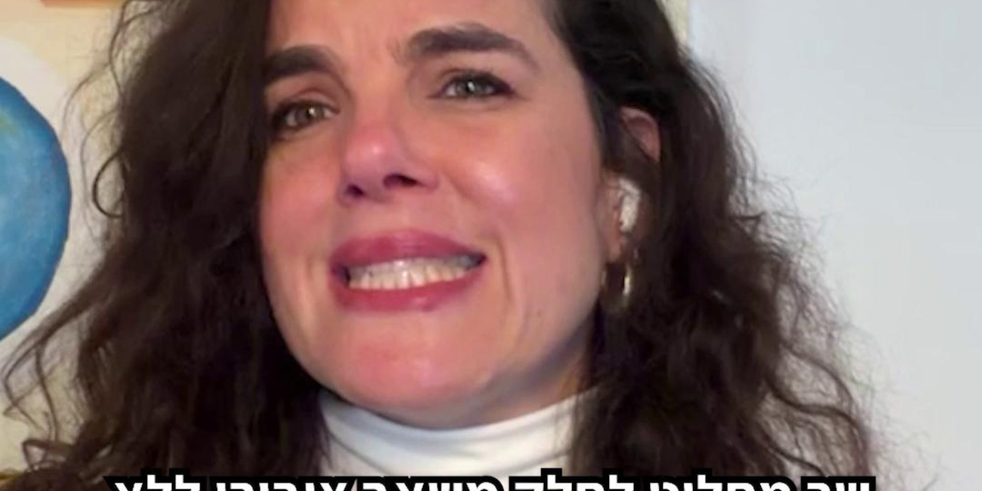 מה עושים בזמן המלחמה? מחלקים הפתעות למקורבים בניגוד לחוק: תדרי רדיו הם משאב ציבורי מוגבל, ולכן החוק מחייב לחלק אותם בצורה שוויונית ובהליך תחרותי. אבל לאחרונה מועצת הרשות השניה קיבלה החלטה, לבקשת שר התקשורת, שמאפשרת לגורמים פרטיים להרחיב את השידורים שלהם לכל הארץ - בלי מכרז, בלי סמכות ובניגוד לחוק. אחרי שפנינו שוב ושוב ולא קיבלנו מענה, לא נותרה לנו ברירה אלא להגיש עתירה לבג"ץ יחד עם עמותת "הצלחה". צפו במנכ"לית לובי 99, עו"ד לינור דויטש - Linor Deutsch, מסבירה והצטרפו אלינו על מנת לתמוך בפעילות 👈 לינק בתגובות