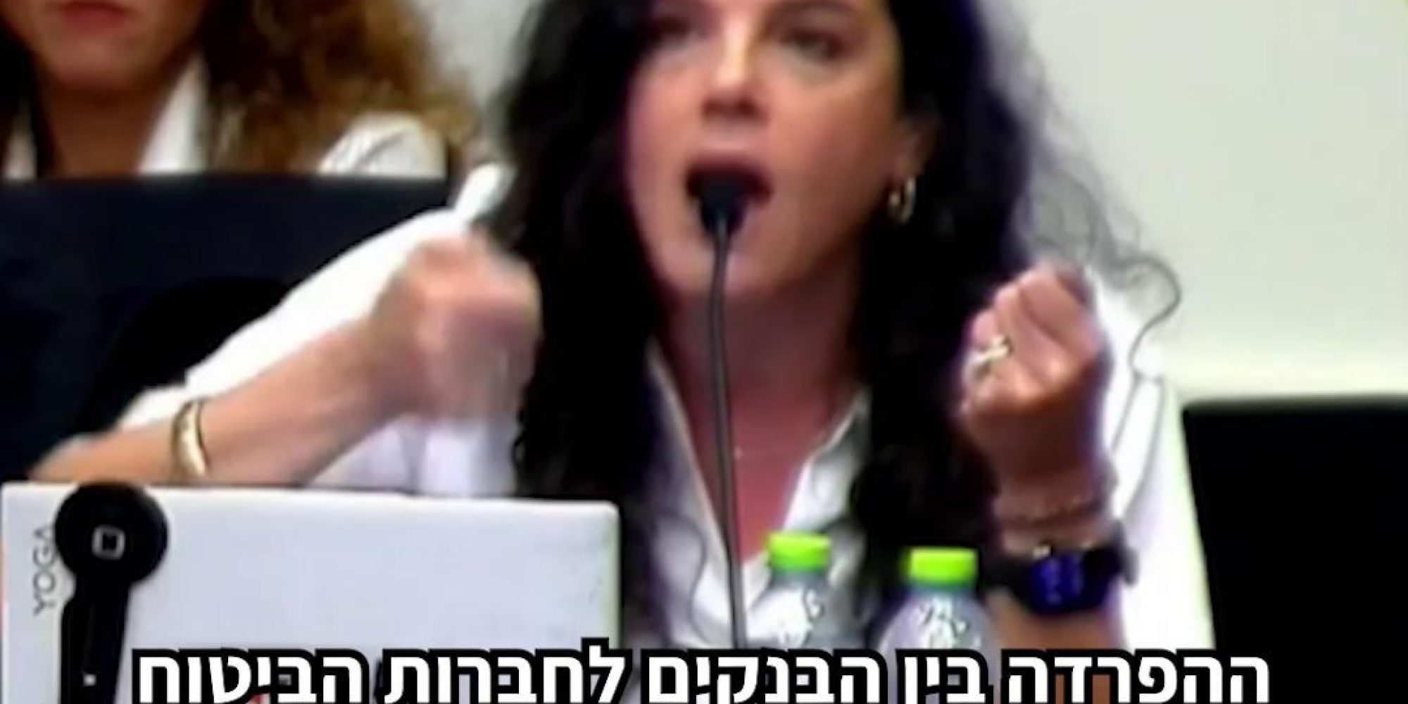 כבר שנים שאנחנו בלובי 99 דוחפים לתחרות בענף הבנקאות, והרפורמה המוצעת להקמת בנקים קטנים שנדונה בימים אלה בכנסת במסגרת חוק ההסדרים - מבורכת. אבל בתוך הרפורמה יש סעיף מסוכן שמבטל 20 שנה של ביזור ריכוזיות, ומאפשר לאותה חברת החזקה ששולטת כיום בגופי פנסיה וביטוח, לשלוט גם בבנק. במצב כזה, יווצרו מפלצות פיננסיות, דבר שיוביל לניגודי עניינים חריפים ומעלה אינספור שאלות בנושא פיקוח ואכיפה. מנכ״לית הלובי, עו״ד לינור דויטש - Linor Deutsch, השתתפה בדיון בכנסת וטענה בשם האינטרס הציבורי שיש לבטל את הסעיף הבעייתי. הכנסו לאתר לובי 99 וקראו על הפעילות שלנו למען האינטרס הציבורי 👈 קישור בתגובות
